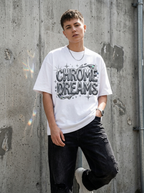 T-Shirt Oversize Y2K Sogni di Cromo - Indossata