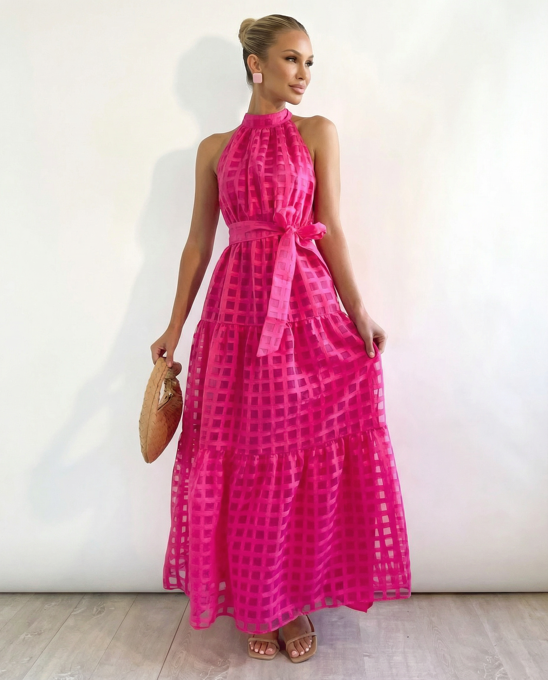 Abito maxi elegante con collo halter e vita legata per donne. 3