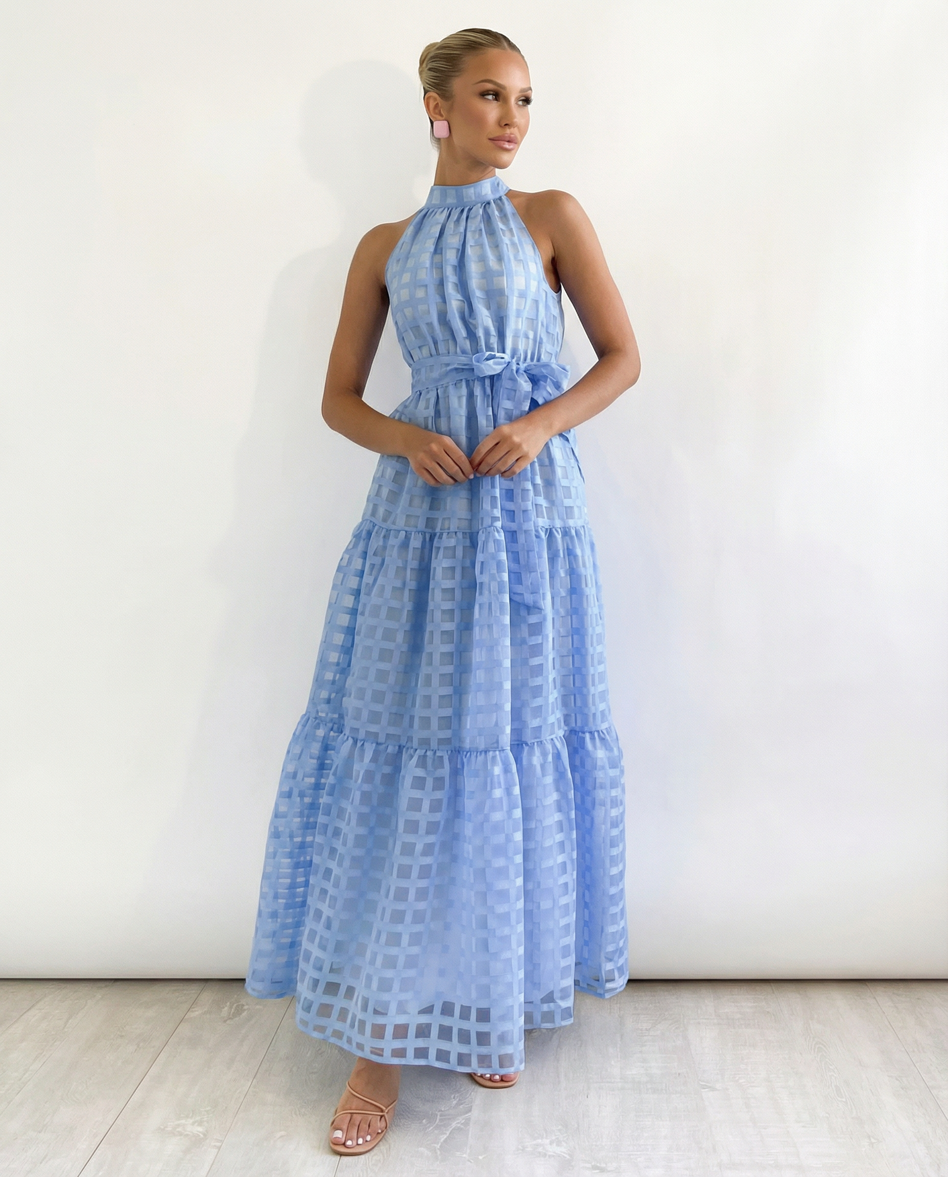 Abito maxi elegante con collo halter e vita legata per donne. 5