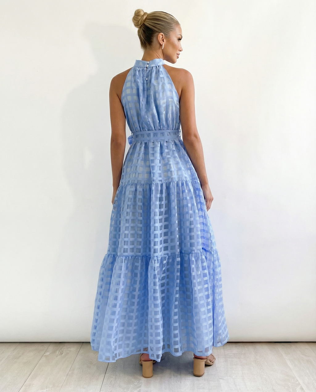 Abito maxi elegante con collo halter e vita legata per donne. 6