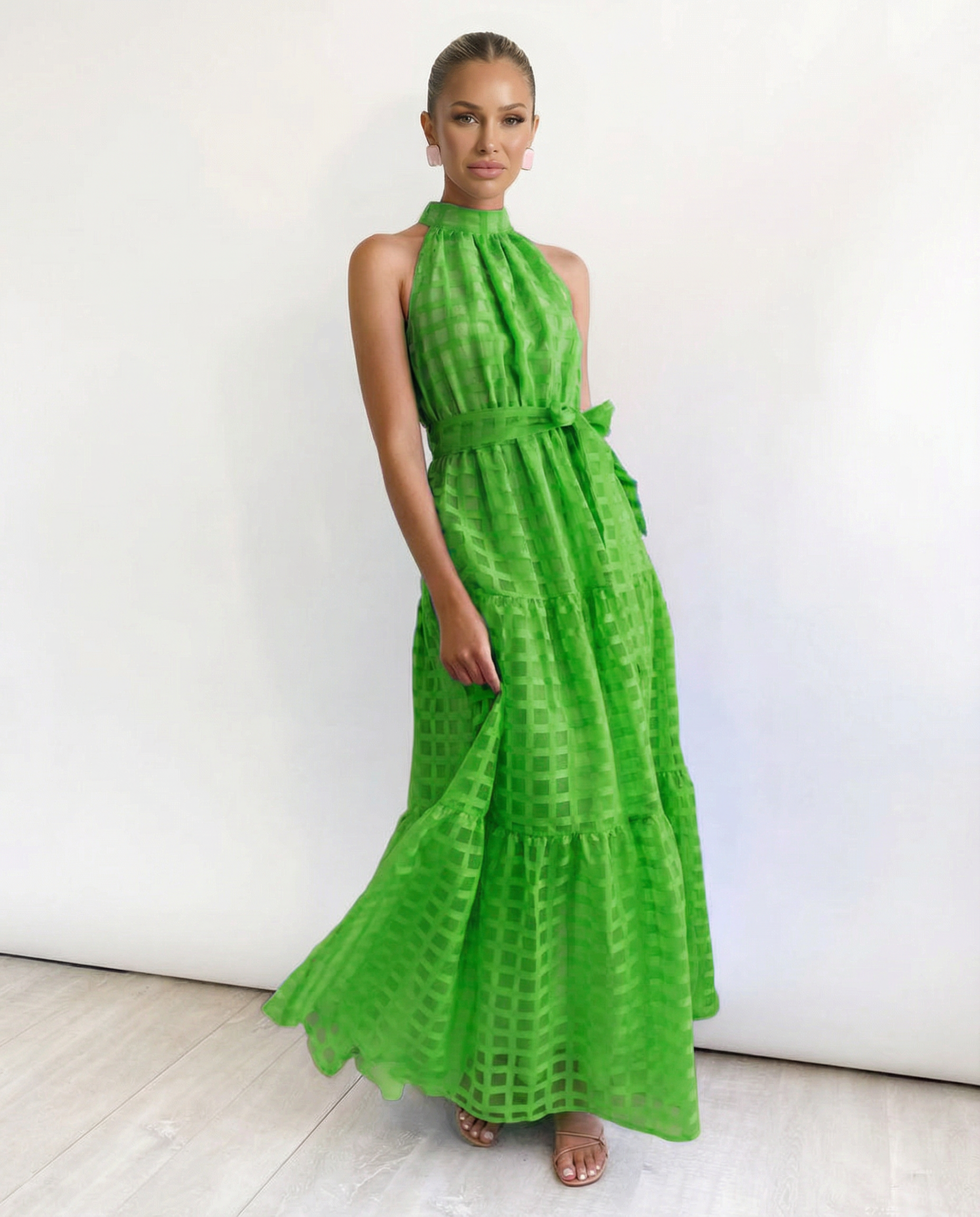 Abito maxi elegante con collo halter e vita legata per donne. 8