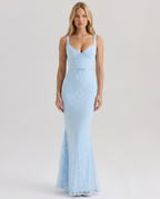 Abito maxi in pizzo elegante per donne, perfetto per occasioni formali.