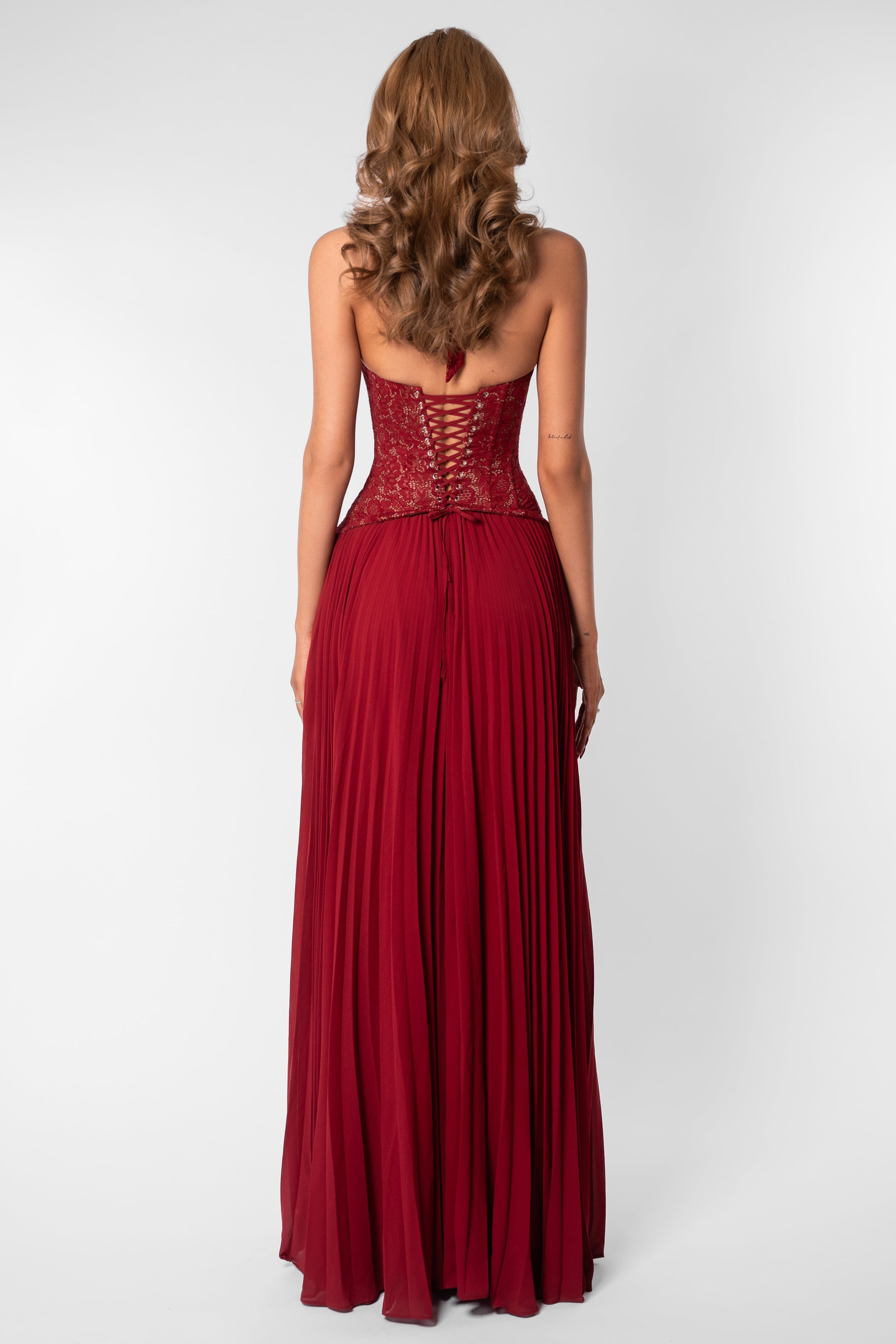 Abito maxi in pizzo romantico con scollo a cuore 12