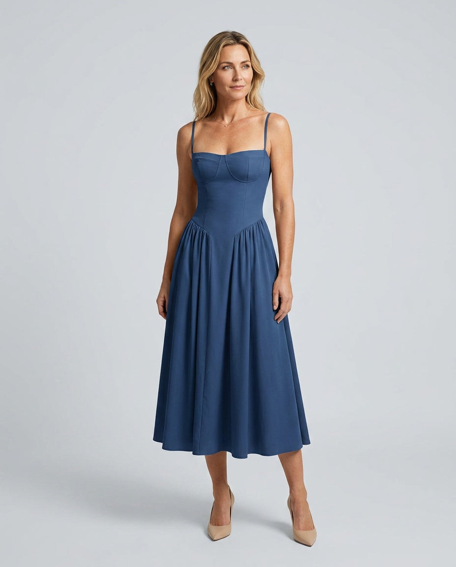 Abito midi elegante con scollo quadrato e tasche laterali.