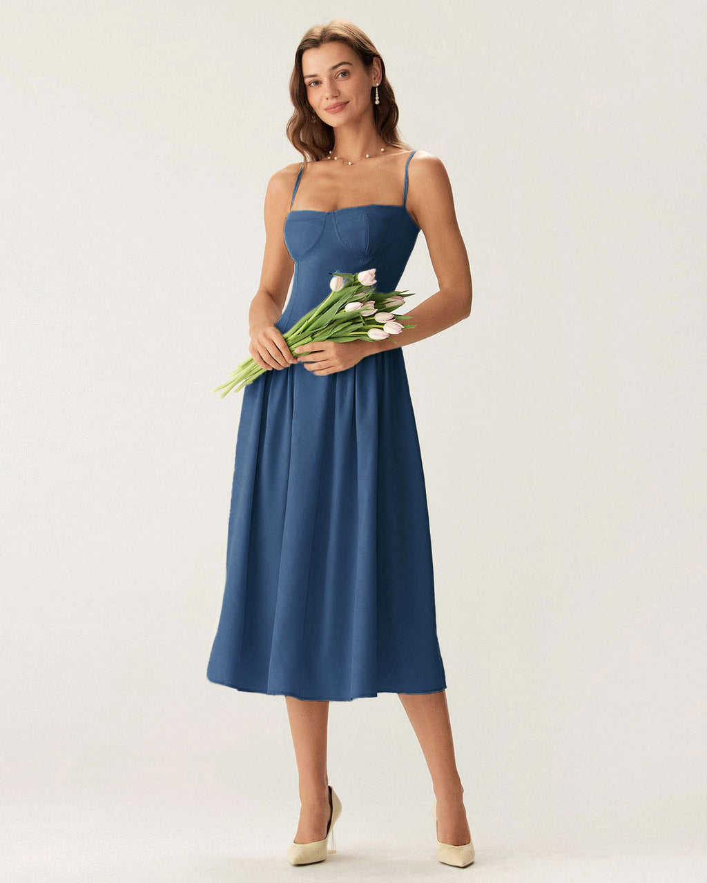 Abito midi elegante con scollo quadrato e tasche laterali. 5