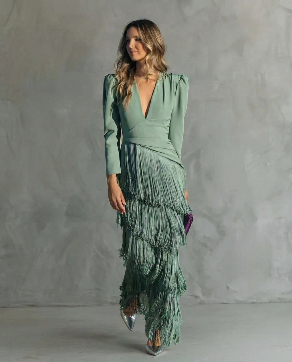 Abito midi elegante con frangia e scollatura a V 10