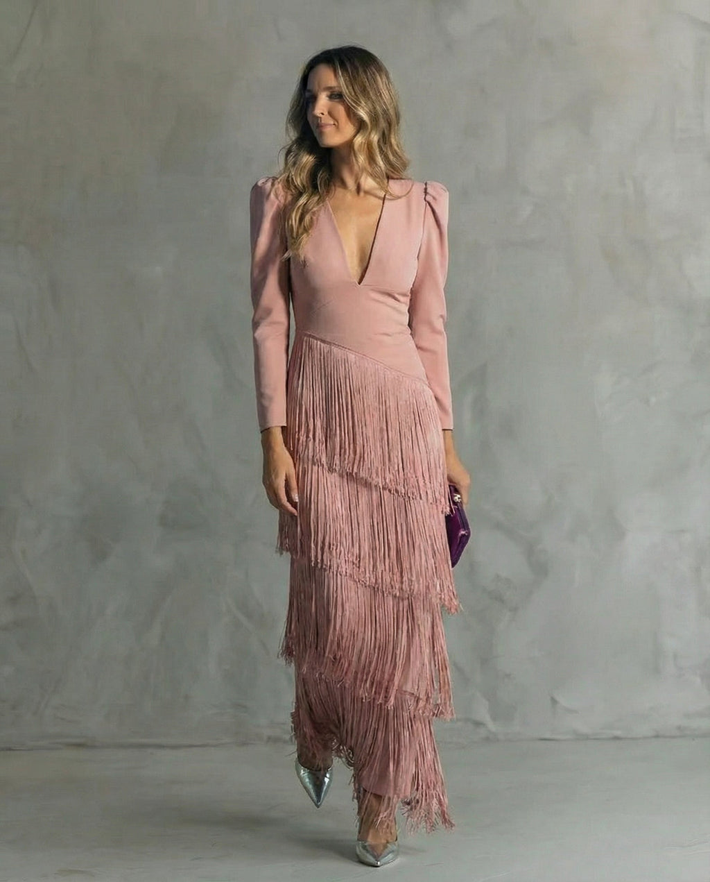 Abito midi elegante con frangia e scollatura a V 13