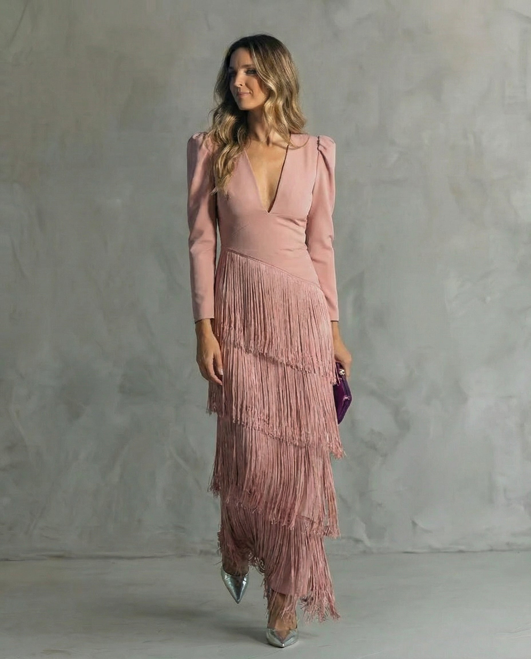 Abito midi elegante con frangia e scollatura a V 13