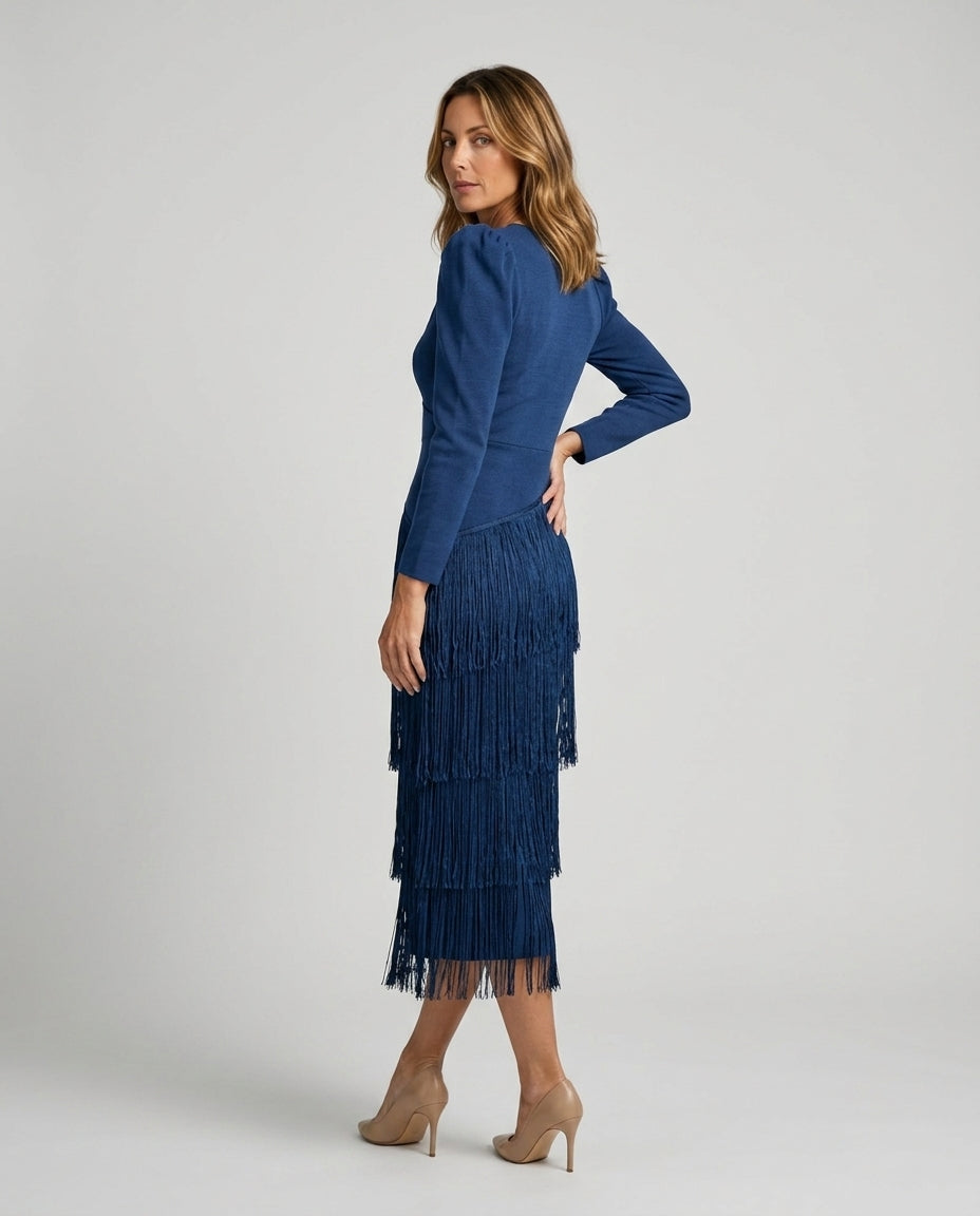 Abito midi elegante con frangia e scollatura a V 2