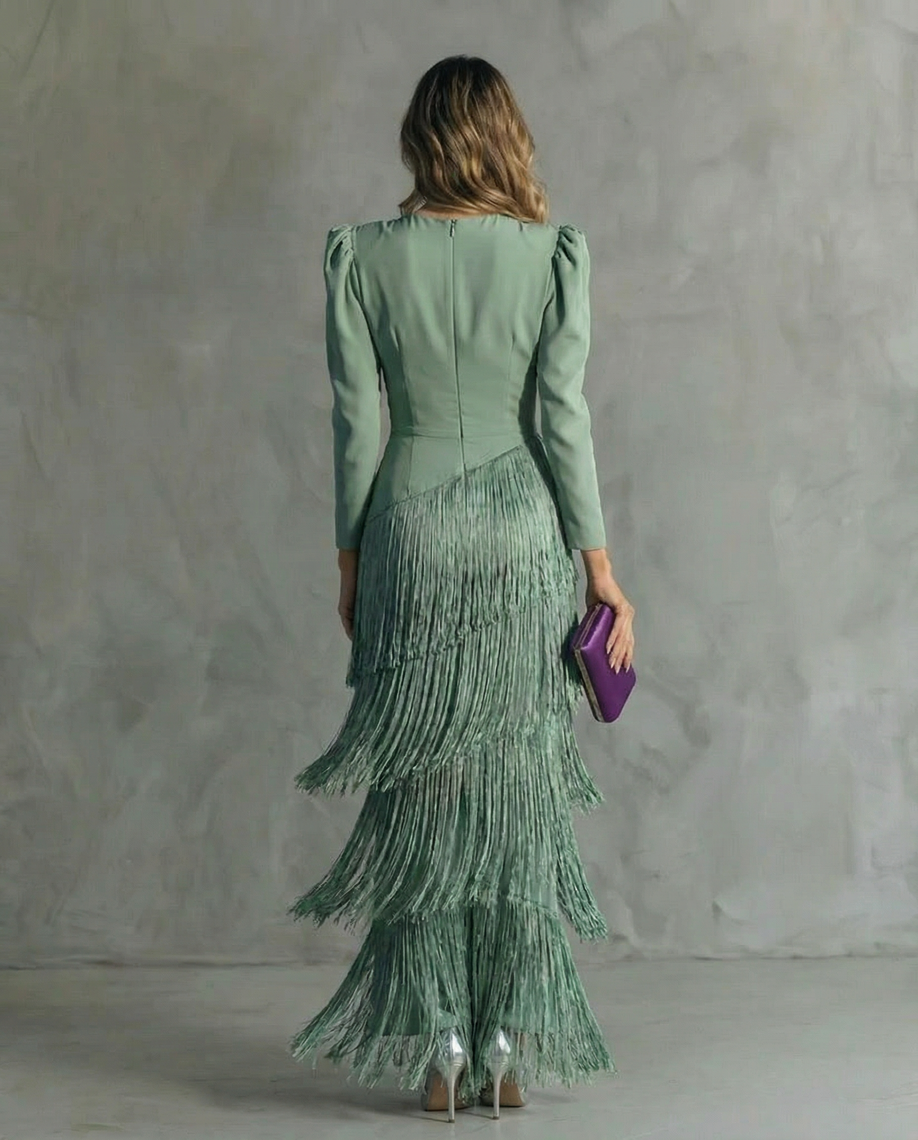 Abito midi elegante con frangia e scollatura a V 7
