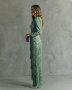 Abito midi elegante con frangia e scollatura a V 8