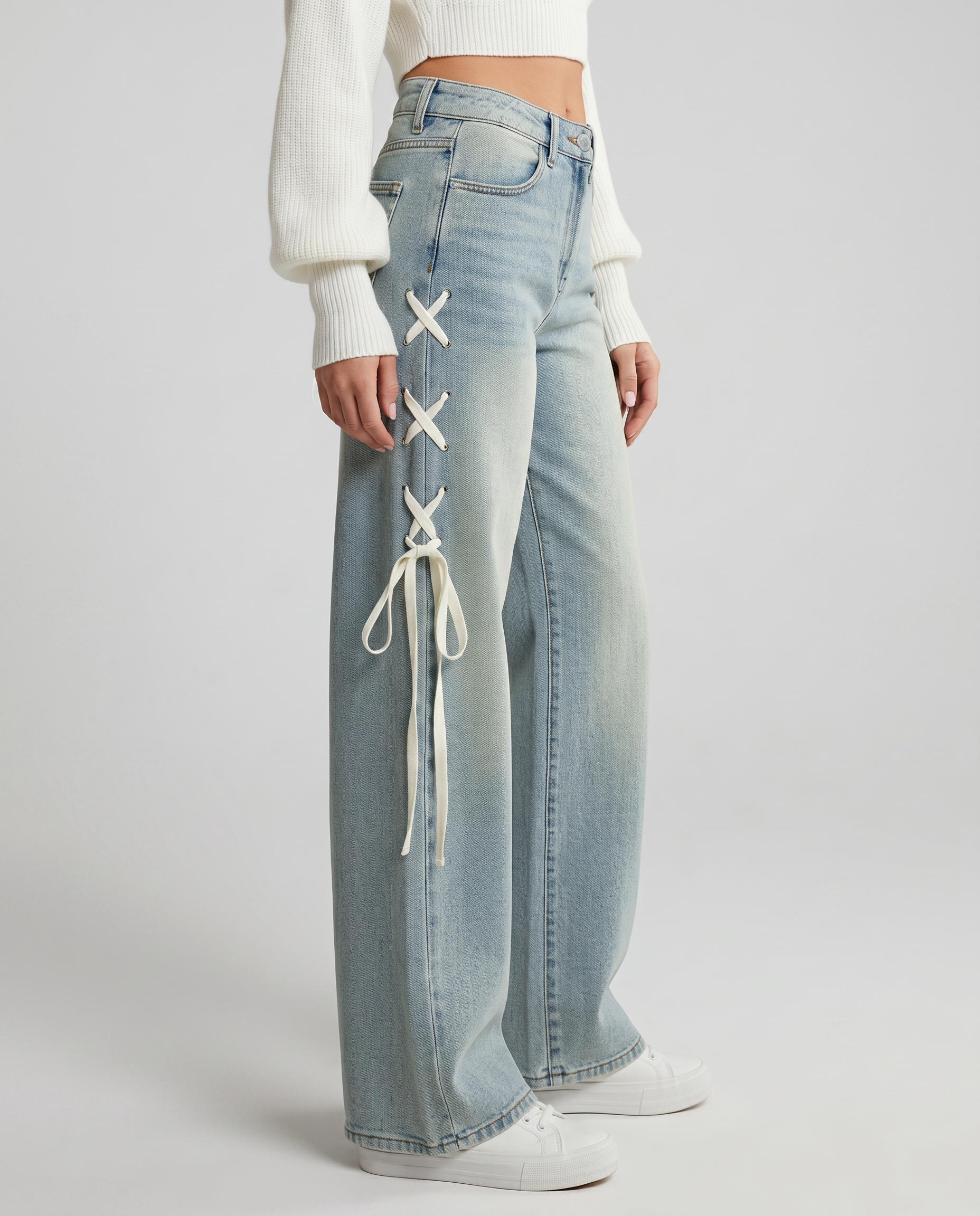 Jeans a gamba larga con lacci laterali in denim azzurro. 3
