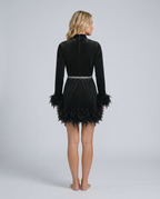 Mini dress elegante con piume e cintura, perfetto per serate speciali. 10