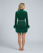 Mini dress elegante con piume e cintura, perfetto per serate speciali. 2