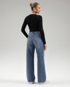 Jeans a gamba larga eleganti in denim blu per donne. 6