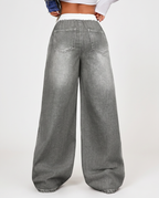 Jeans a gamba larga Diane in denim grigio lavato con vita regolabile. 4