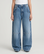 Jeans a gamba larga Esther con tasche curve in denim blu.