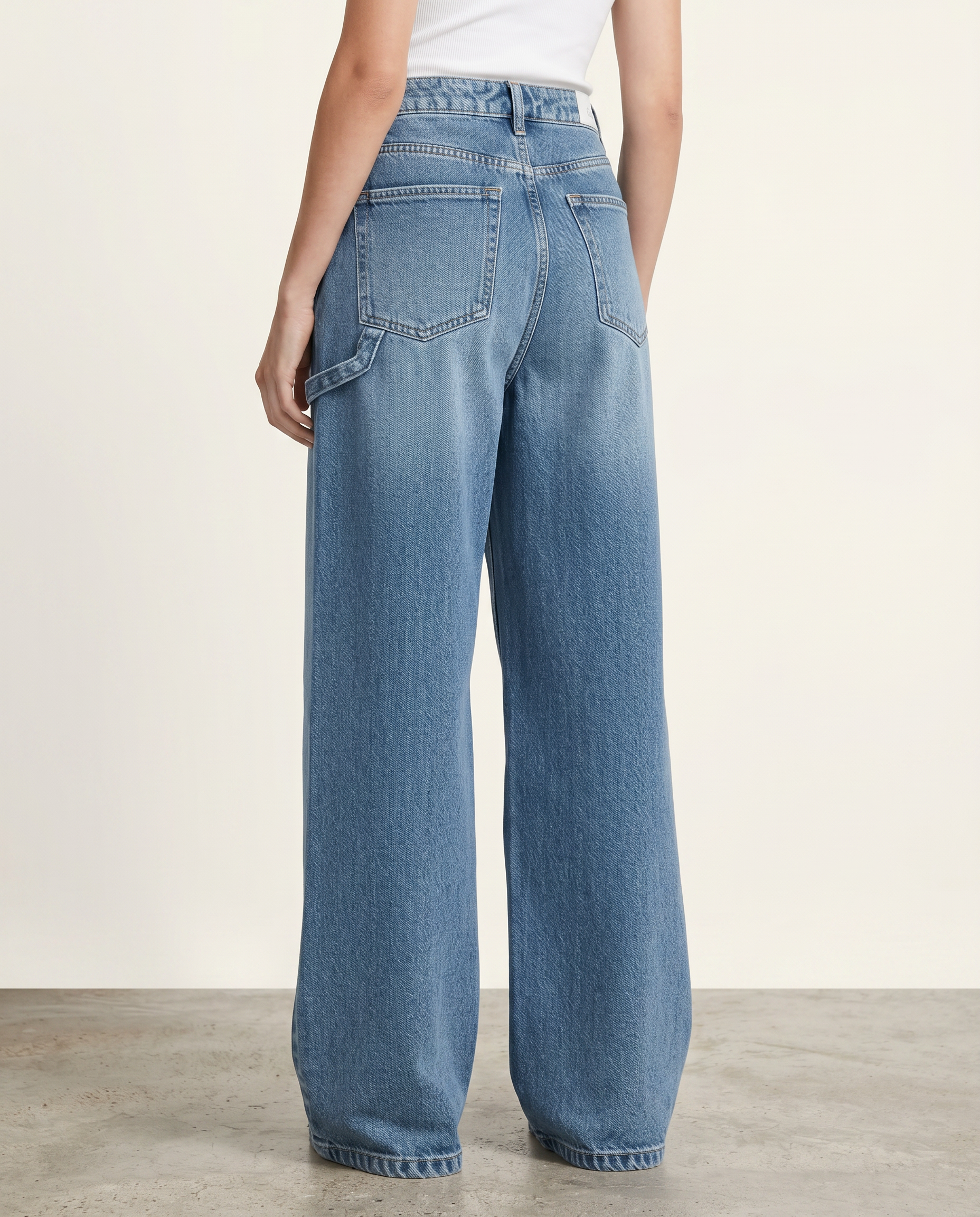 Jeans a gamba larga Esther con tasche curve in denim blu. 2