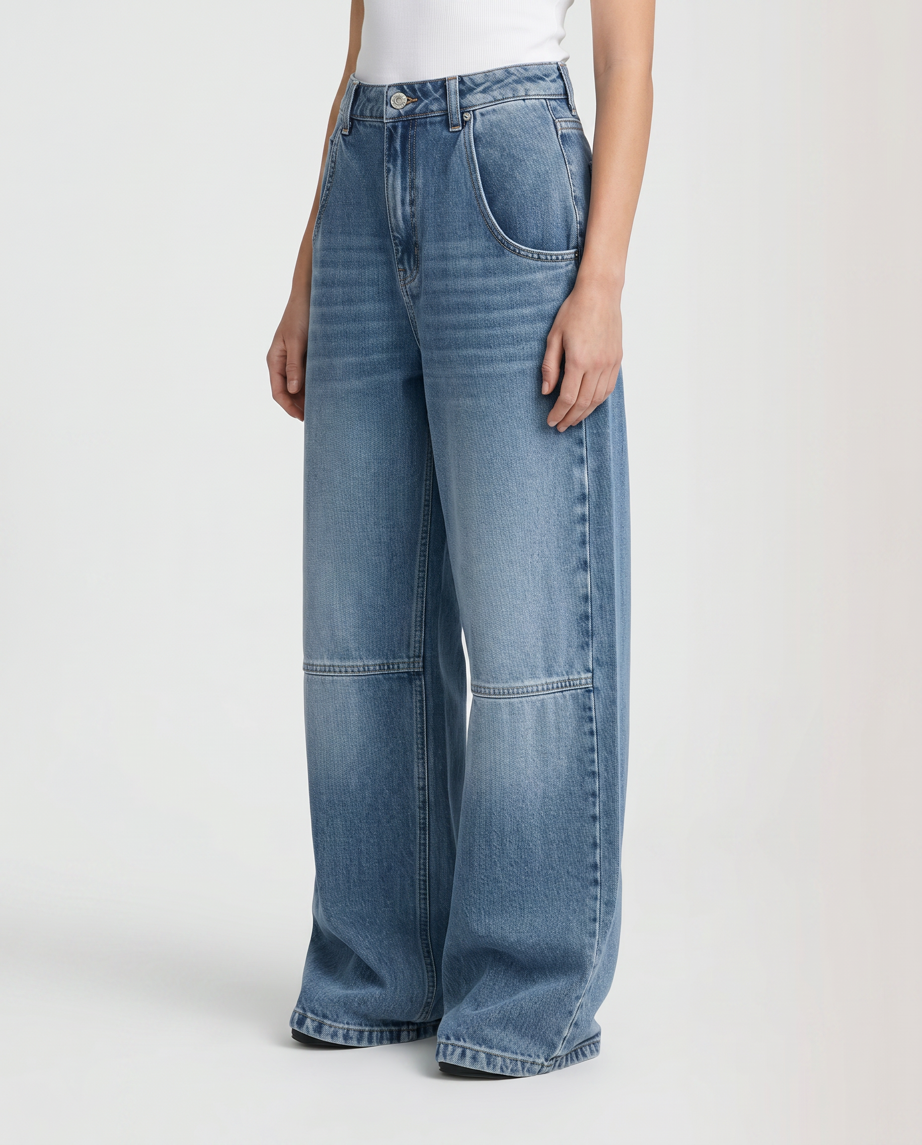 Jeans a gamba larga Esther con tasche curve in denim blu. 3