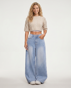 Jeans a gamba larga con tasche frontali in denim azzurro chiaro. 4