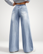 Jeans a gamba larga con tasche frontali in denim azzurro chiaro. 2