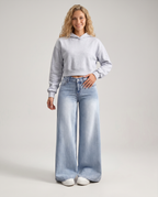 Jeans a gamba larga con tasche frontali in denim azzurro chiaro. 4