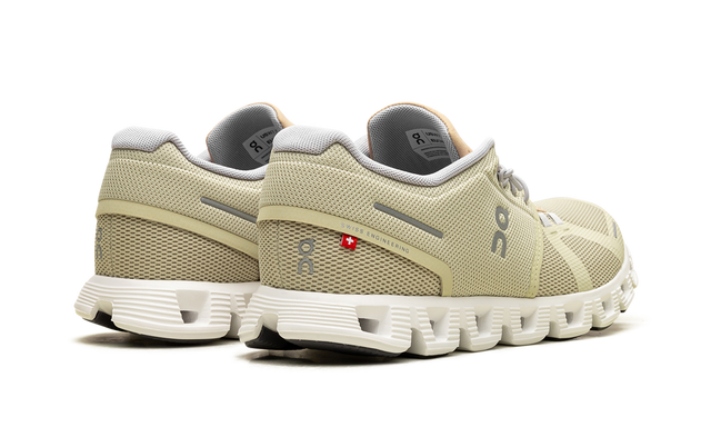 Sneaker On Running Cloud 5 WMNS Haze Sand eleganti e comode. 3