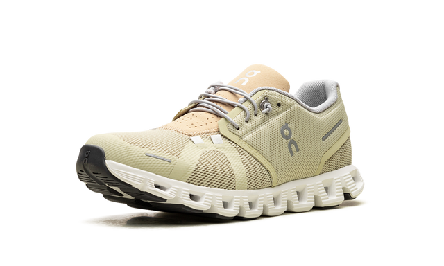 Sneaker On Running Cloud 5 WMNS Haze Sand eleganti e comode. 4