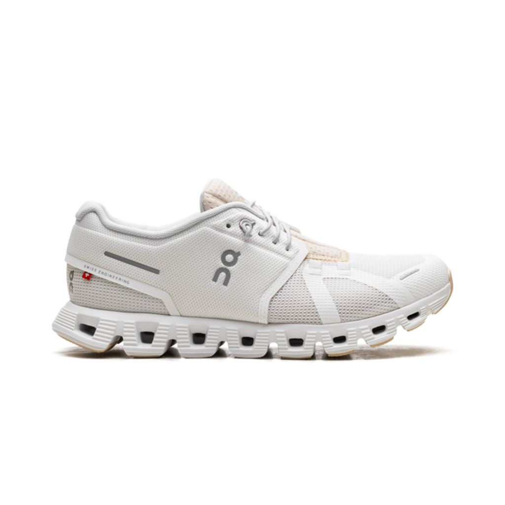 Scarpa On Running Cloud 5 Push in Ivory Savannah, elegante e comoda.