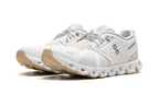 Scarpa On Running Cloud 5 Push in Ivory Savannah, elegante e comoda. 2
