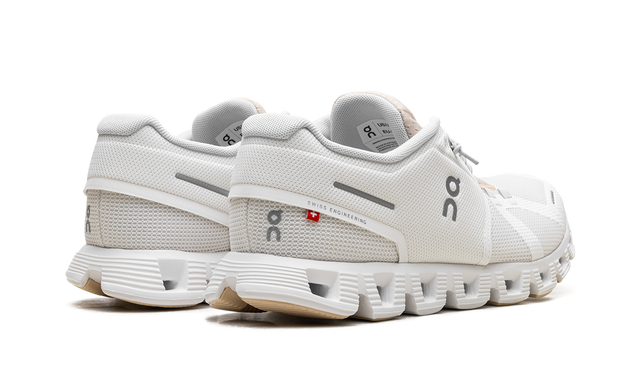Scarpa On Running Cloud 5 Push in Ivory Savannah, elegante e comoda. 3