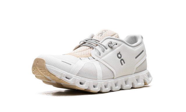 Scarpa On Running Cloud 5 Push in Ivory Savannah, elegante e comoda. 4