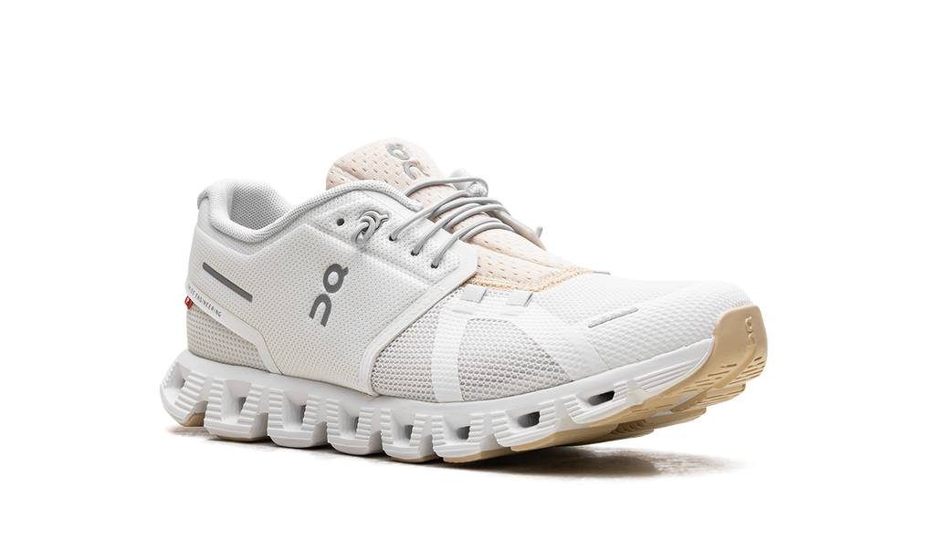 Scarpa On Running Cloud 5 Push in Ivory Savannah, elegante e comoda. 5