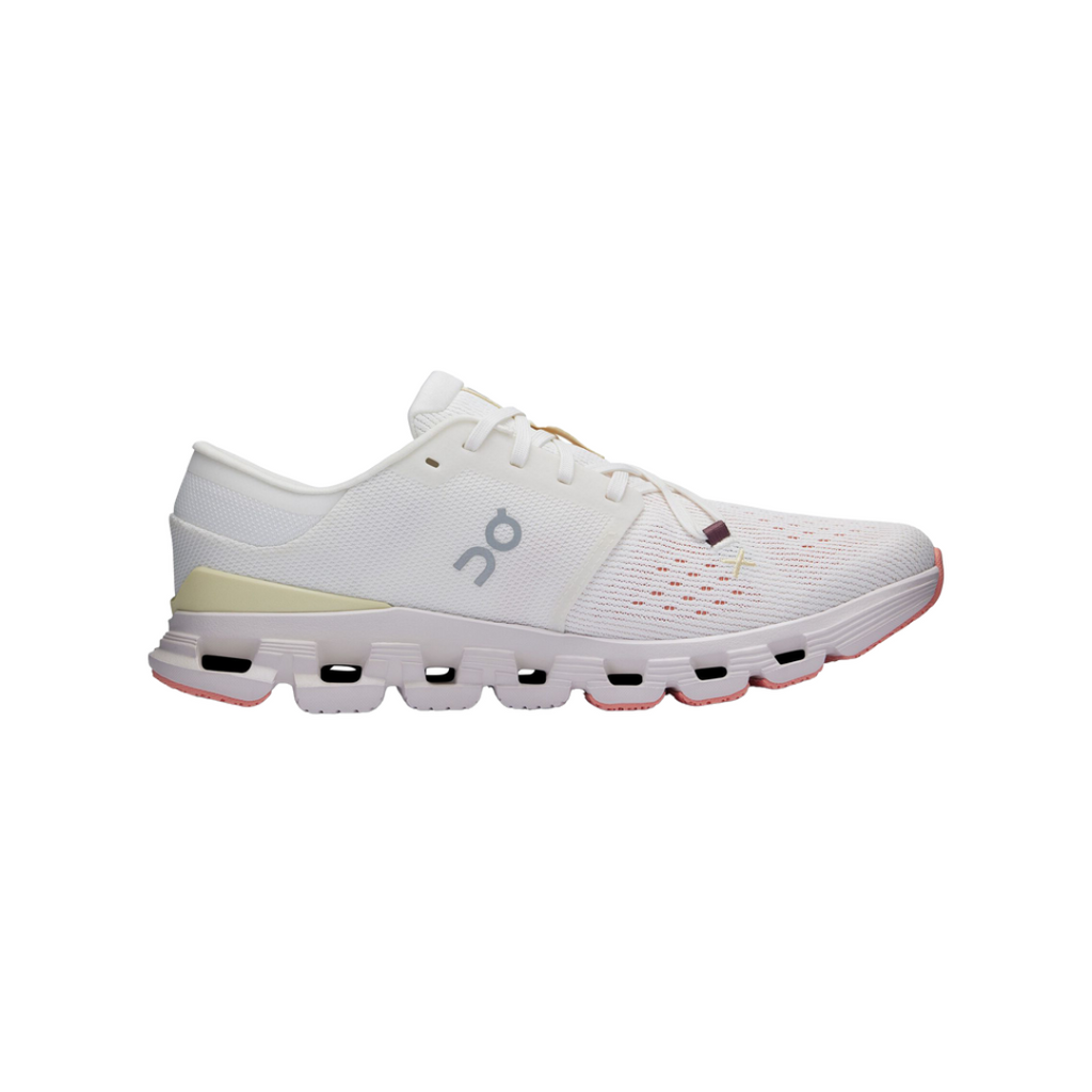 Sneaker On Running Cloud X 4 in Ivory Sand, eleganti e sportive.
