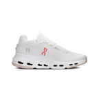 Sneaker On Running Cloudnova 2 Flamme Elegante in bianco con dettagli rossi.