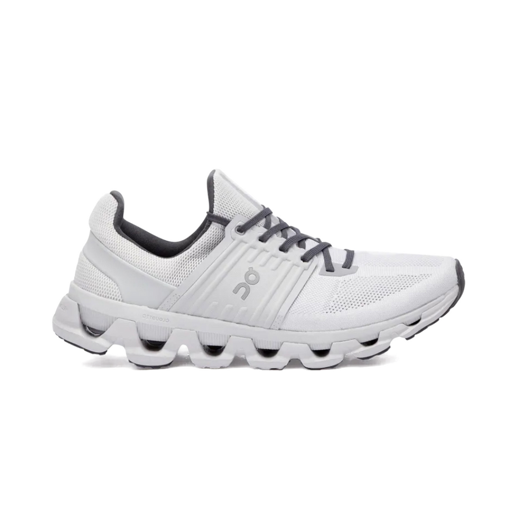 Scarpa da corsa On Running Cloudswift 3 AD Frost / Glacier elegante e versatile.