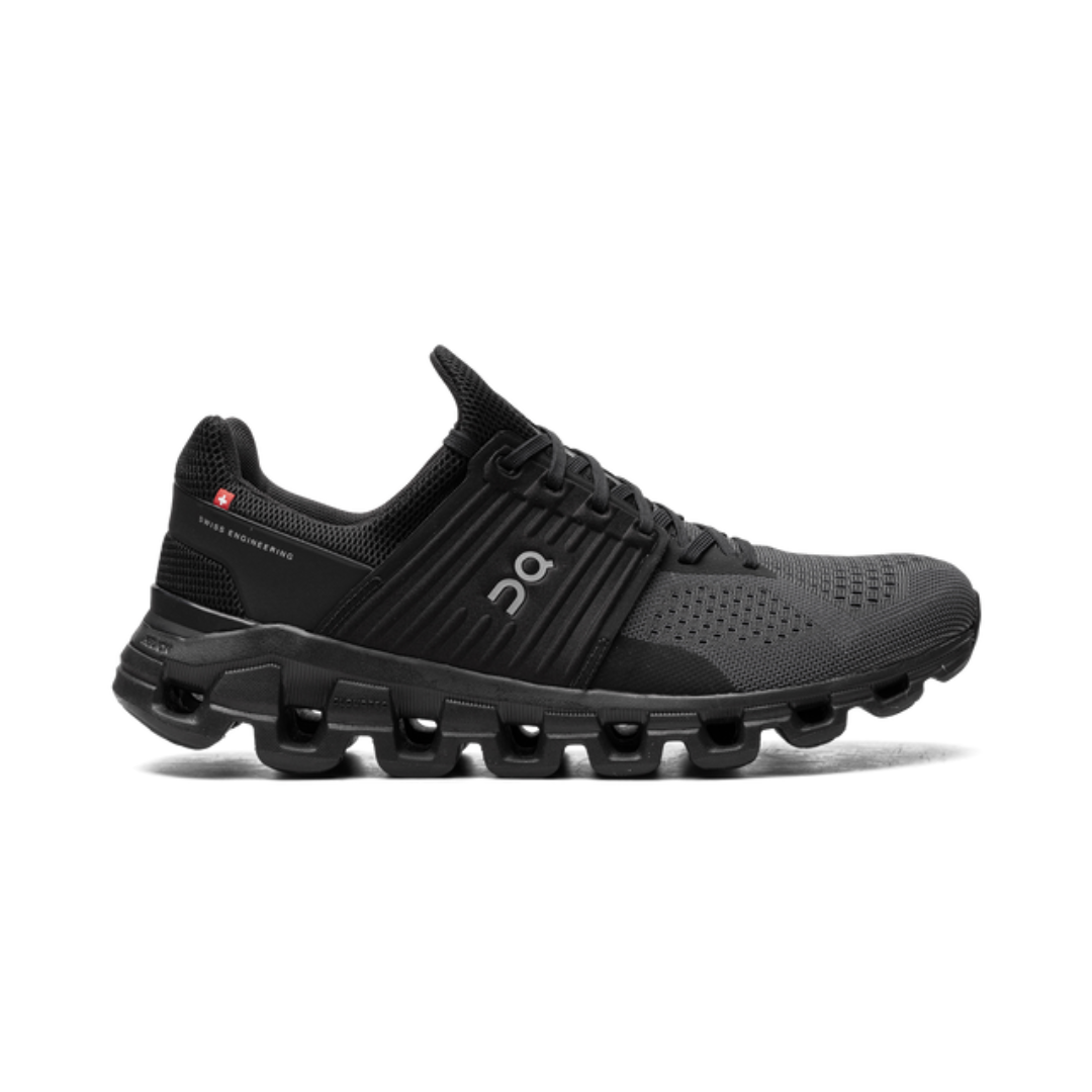 On Running Cloudswift in nero, scarpa sportiva elegante e minimalista.