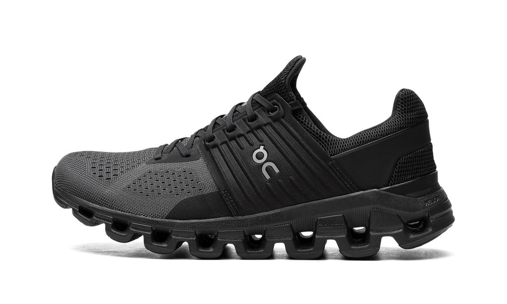 On Running Cloudswift in nero, scarpa sportiva elegante e minimalista. 7