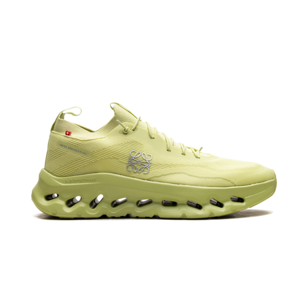 Sneaker On Running Cloudtilt in Limettengrün, design sportivo e innovativo.