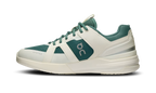 On Running Roger Clubhouse Pro in Ivory Evergreen, scarpe eleganti e moderne. 2