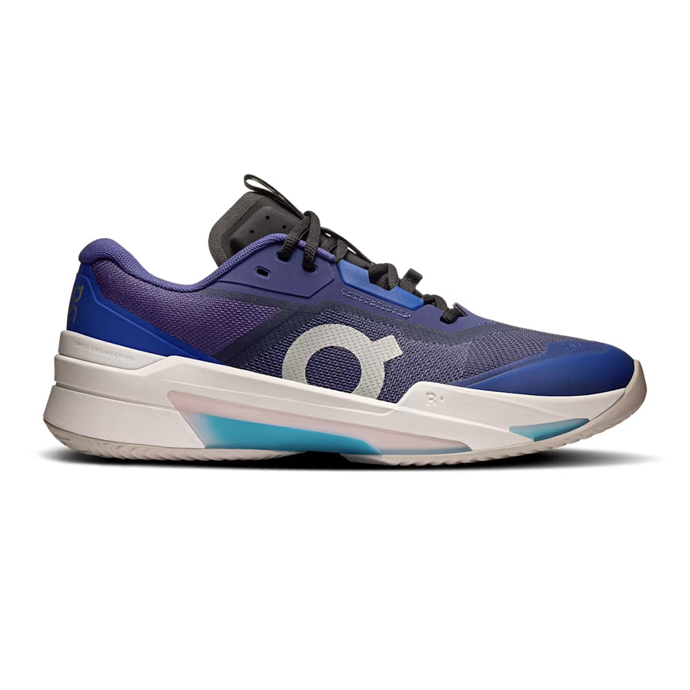 Scarpa da tennis aggressiva per campi duri.