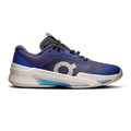 Scarpa da tennis aggressiva per campi duri.