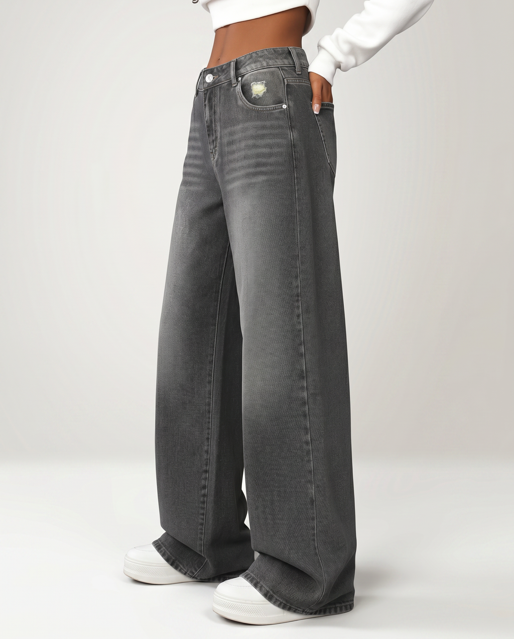 Jeans a gamba larga grigi con dettagli strappati. 3