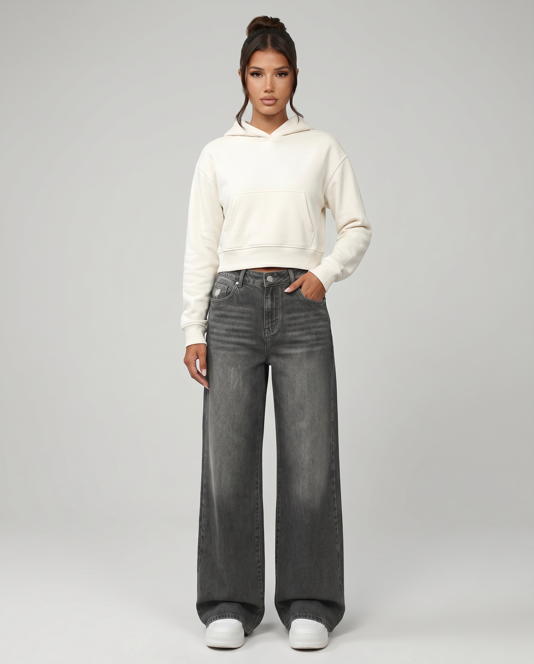 Jeans a gamba larga grigi con dettagli strappati. 4