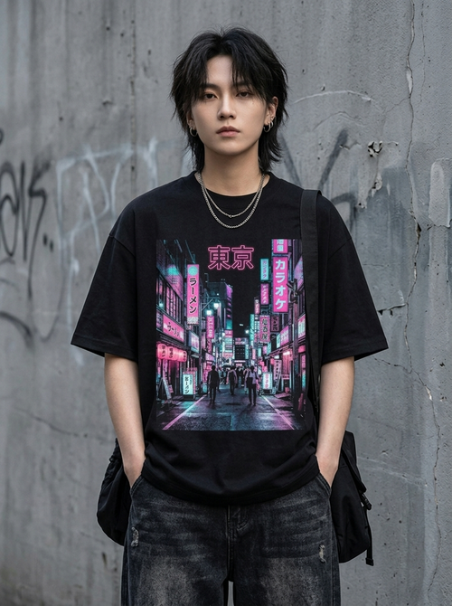 T-Shirt Oversize Neon di Tokyo - Indossata